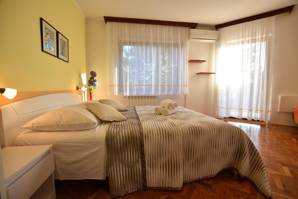 Apartments Nena Pula Exterior photo
